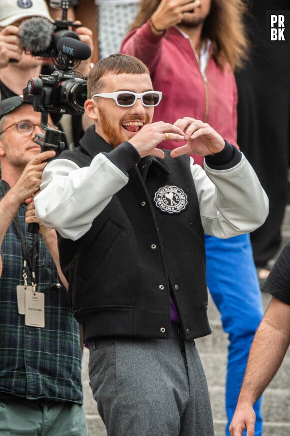 Angus Cloud - Les célébrités arrivent au défilé de mode Homme Ami printemps-été 2023 au Sacré-Cœur à Paris, France, le 23 juin 2022. © Baptiste Autissier/Panoramic/Bestimage 