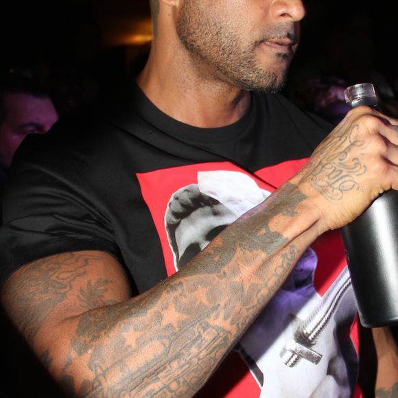 Booba a donc mis en garde Didi B et annulé le featuring prévu avec lui.
Exclusif - Le rappeur Booba en concert pour la promotion de son D.U.C Whisky au Hobo club à Paris, France, le 22 octobre 2017. © Phiilippe Baldini/Bestimage
