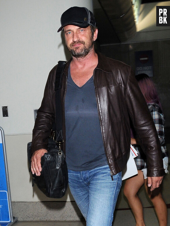 Gerard Butler arrive à l'aéroport de LAX à Los Angeles, le 24 septembre 2015. 
