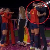 Coupe du Monde féminine - Le président de la Fédération espagnole embrasse une joueuse sur la bouche sans son autorisation, elle réagit : &quot;Ça ne m&#039;a pas plu&quot;