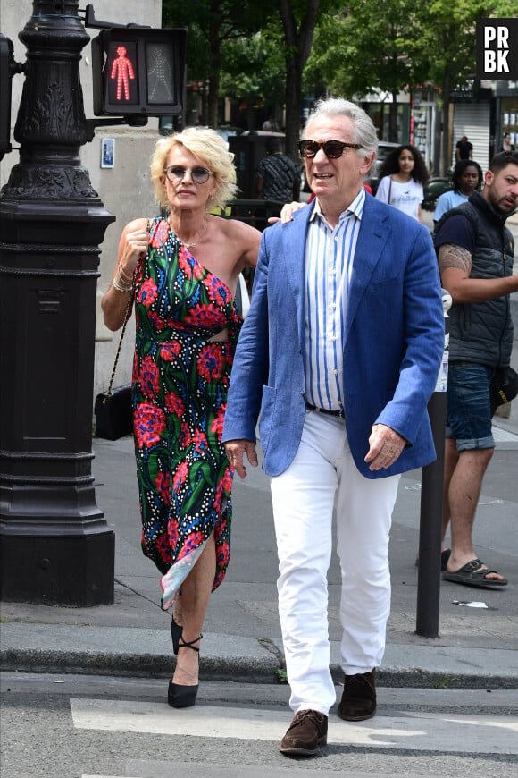 No Web - Sophie Davant et son compagnon William Leymergie - Mariage de Claude Lelouch à la mairie du 18ème à Paris. Le 17 juin 2023