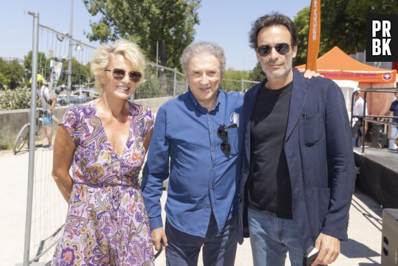 Exclusif - Sophie Davant, Michel Drucker, Anthony Delon - Festival des Livres et des Artistes organisé par l'association "Lecture pour Tous" engagée dans la lutte contre l'illettrisme au Mail Branly à Paris le2 juillet 2022. © Pierre Perusseau/ Jack Tribeca / Bestimage 