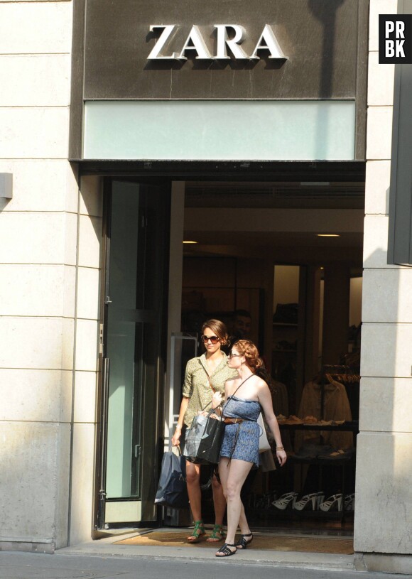Please hide children's faces prior to the publication - Jessica Alba, her daughter Honor and a friend shopping at Monoprix, Zara and Bonpoint stores in Saint-Germain-Des-Pres district, Paris, France on June 28, 2010. Jessica Alba hailed a taxi after her afternoon shopping. Photo by ABACAPRESS.COM