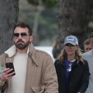 Ben Affleck, un café frappé à la main, aperçu à Los Angeles, le 19 mai 2023.  Ben Affleck keeps it cool and stylish in Los Angeles. May 19th, 2023. 