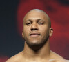 Cyril Gane pendant la pesée avant leur combat en UFC 285 (MMA) au MGM Grand Garden Arena de Las Vegas le 3 mars 2023.