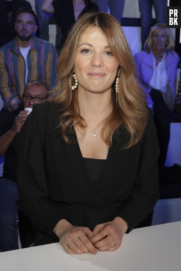 Exclusif - Maud Bregeon - Sur le plateau de l’émission TPMP (Touche Pas à Mon Poste) présentée en direct par C.Hanouna et diffusée sur C8 - Paris le 06/12/2022 - © Jack Tribeca / Bestimage