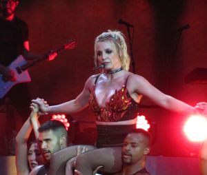 Britney Spears en concert avec le rappeur Pitbull à l'O2 Arena de Londres le le 24 août 2018. 
