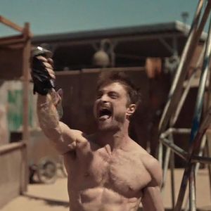 Daniel Radcliffe dans Miracle Workers