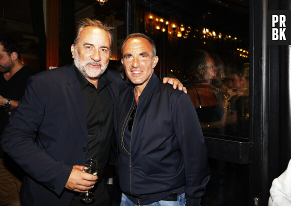 Antoine Duléry, Nikos Aliagas - Soirée "L’Art de Vivre Paris" au Deux Magots à Paris le 26 juin 2023. © Marc Ausset-Lacroix/Bestimage