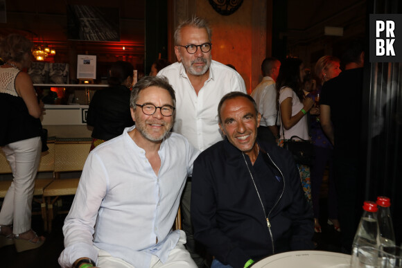 Guillaume de Tonquédec, Philippe Torreton, Nikos Aliagas - Soirée "L’Art de Vivre Paris" au Deux Magots à Paris le 26 juin 2023. © Marc Ausset-Lacroix/Bestimage