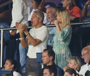 Nagui et sa femme Mélanie Page dans les tribunes lors du match amical - France - Irlande (2-0) lors des matchs qualificatifs à l'Euro 2024 au Parc des Princes à Paris le 7 septembre 2023. © Cyril Moreau/Bestimage