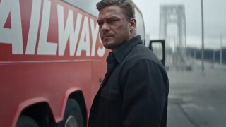 Reacher : quand Alan Ritchson recroise son harceleur du lycée qui lui demande un selfie, "Il a oublié ce qu'il a fait, mais pas moi..."