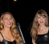 Taylor Swift arrive avec Blake Lively à la fête de son anniversaire (34 ans) au club "The Box" à New York le 13 décembre 2023. Elle fête aussi le succès de sa tournée "The Eras Tour" qui a générée plus d'un milliard de dollars de recette.