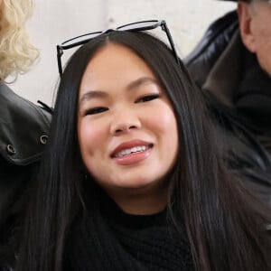 Joy Hallyday lors de l'inauguration d'une plaque commémorative en hommage à Johnny Hallyday devant l'immeuble où le chanteur français a grandi dans le 9ème arrondissement de Paris, France, le 22 décembre 2023. © Dominique Jacovides/Bestimage