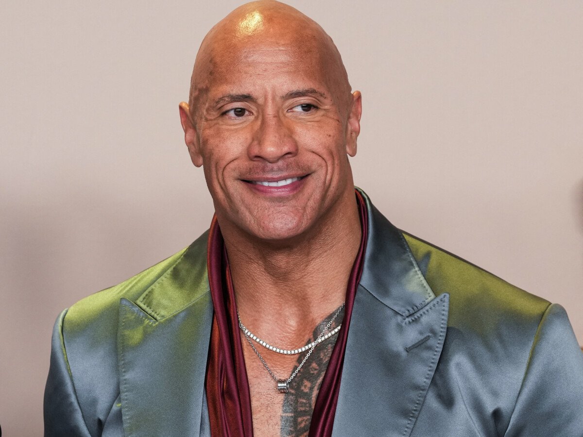 Photo : Dwayne Johnson The Rock posing in the press room at the The ...