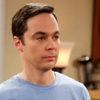 5 ans après la fin de The Big Bang Theory, Jim Parsons reprend son rôle de Sheldon Cooper (attention au coup de vieux)