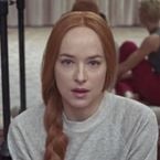 "Ça m'a tellement foutue en l'air que j'ai dû suivre une thérapie" : Dakota Johnson a dû consulter un psy après avoir joué dans ce film d'horreur