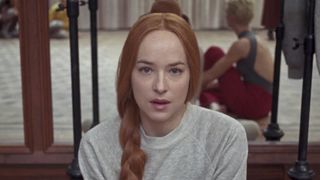 "Ça m'a tellement foutue en l'air que j'ai dû suivre une thérapie" : Dakota Johnson a dû consulter un psy après avoir joué dans ce film d'horreur