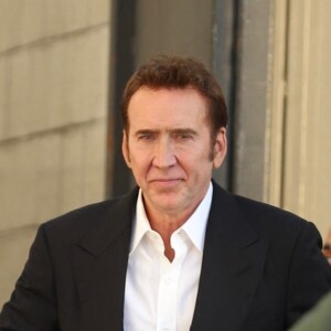Nicolas Cage qui sort d'une interview à Los Angeles