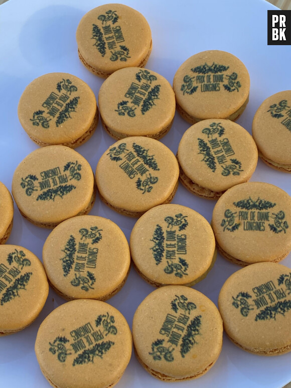 Macarons Ladurée édités pour le Prix de Diane Longines 2024.