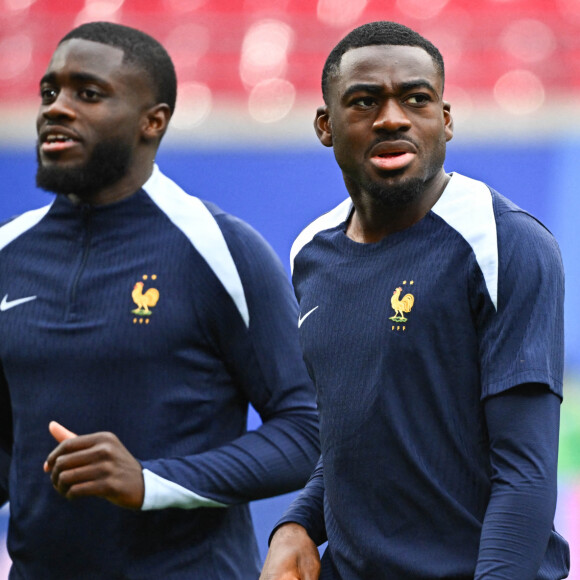 Youssouf FOFANA pas content contre ses coéquipiers en Equipe de France / Photo by Anthony Dibon/Icon Sport/ABACAPRESS.COM