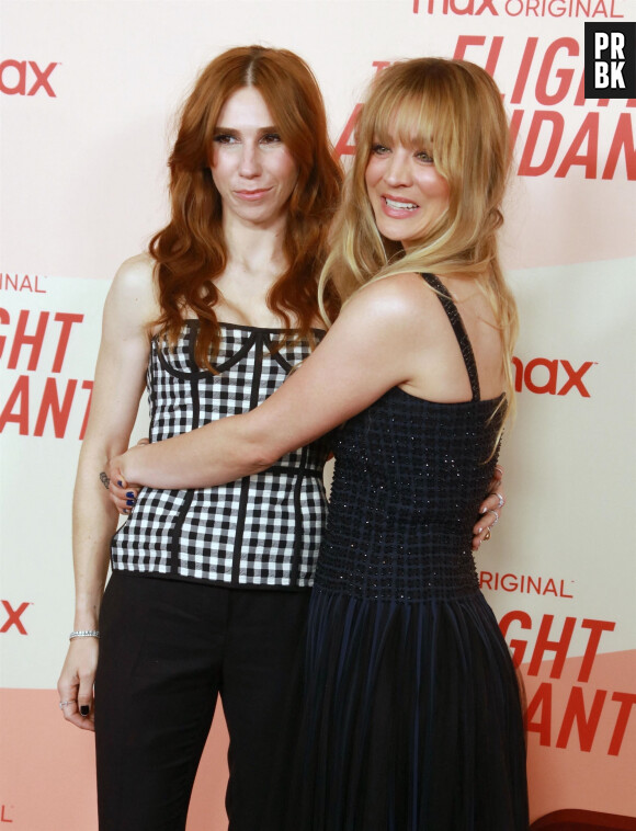 Kaley Cuoco, Zosia Mamet à la première de la saison 2 de la série "The Flight Attendant" à Los Angeles, le 12 avril 2022.  Celebrities at the premiere of "The Flight Attendant" in Los Angeles. April 12th 2022. 