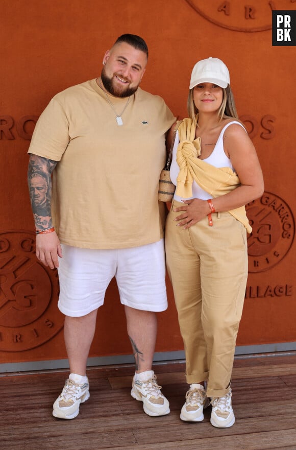 Nico Capone et sa compagne Daniela - Célébrités au village lors des Internationaux de France de tennis de Roland Garros 2024 à Paris le 9 juin 2024.