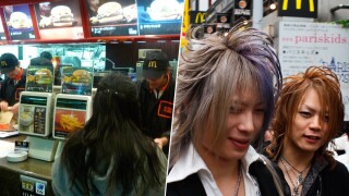 La crise démographique au Japon incite McDonald's à prendre une mesure radicale : travailler avec des cheveux bleus ne sera plus un problème