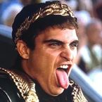 "La performance de Joaquin Phoenix est insensée" : 24 ans après Gladiator, Russell Crowe se sent toujours gêné d'avoir remporté l'Oscar