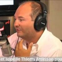 Cauet ... Traité de ''con'' et de ''vulgaire'' par Thierry Ardisson, il l'appelle pour s'expliquer (VIDEO)