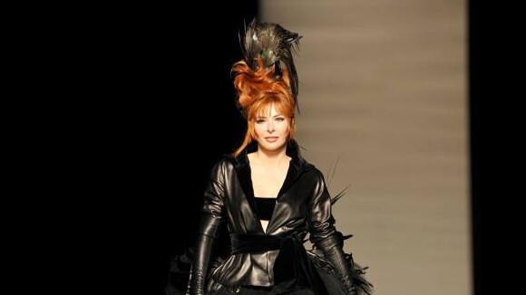 Fashion Week 2011 : Mylène Farmer en mariée pour Jean-Paul Gaultier (PHOTOS)