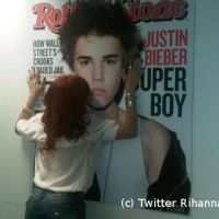Rihanna fait de l&#039;ombre à Selena Gomez : elle embrasse Justin Bieber (PHOTO)
