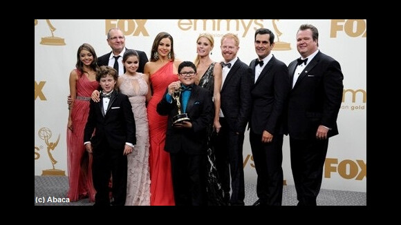 Emmy Awards 2011 : les stars en rouge sur le célèbre tapis (PHOTOS)