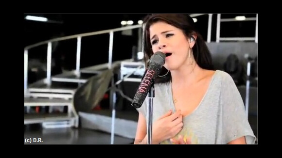 Selena Gomez : la chérie de Justin Bieber nous présente le clip de Middle of Nowhere (VIDEO)