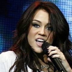 Miley Cyrus : une blague fumeuse pour son gâteau d'anniversaire (VIDEO)