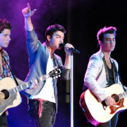Joe, Nick et Kevin : les Jonas Brothers nous souhaitent un joyeux Noël (VIDEO)