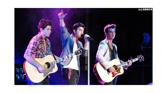 Joe, Nick et Kevin : les Jonas Brothers nous souhaitent un joyeux Noël (VIDEO)