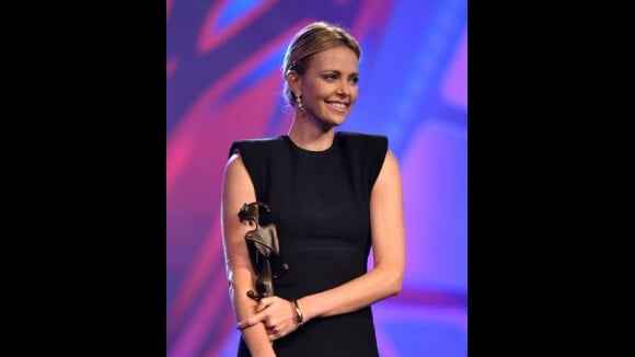 Charlize reçoit le Vanguard Award For Creative Ensemble