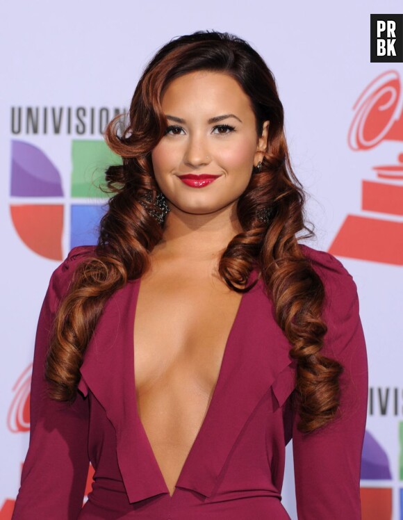 Demi Lovato sexy sur un tapis rouge