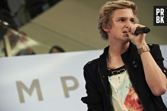 Cody Simpson en pleine prestation