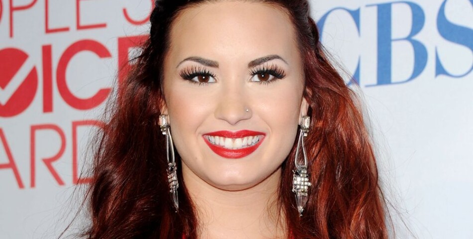 Demi Lovato, trop belle dans sa robe rouge 