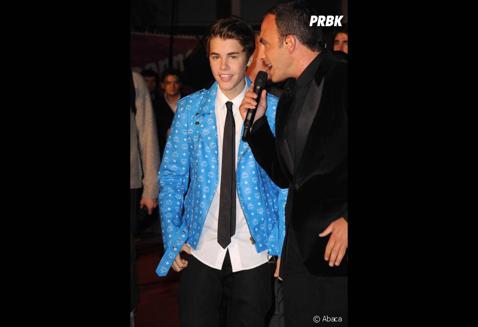 Justin Bieber et Nikos Aliagas sur le tapis rouge