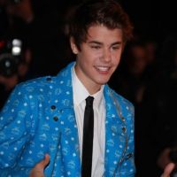 Justin Bieber aux NRJ Music Awards 2012 : honoré et au top pour sa montée des marches (PHOTOS)