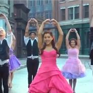Ariana Grande : Put Your Hearts Up, nos coeurs s&#039;envolent avec le clip (VIDEO)