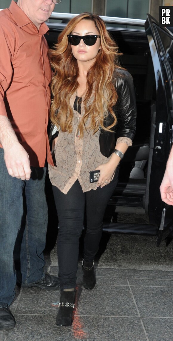 Demi Lovato aime passer incognito avec ses lunettes de soleil