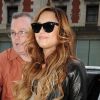Demi Lovato garde souvent ses lunettes de soleil