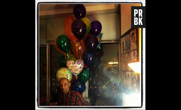Rihanna ne peut pas faire la fête sans des ballons multicolores !