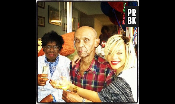 Quand elle est avec ses grands-parents, Rihanna consomme de l'alcool avec modération ! 