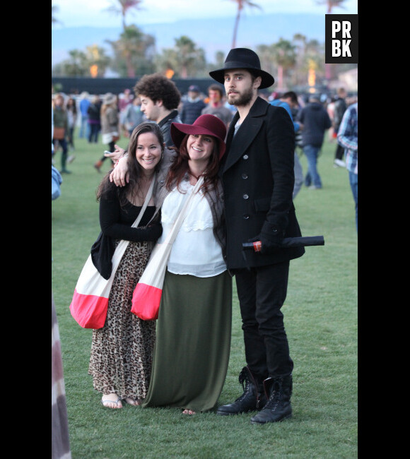Jared Leto pose avec ses fans à Coachella 2012