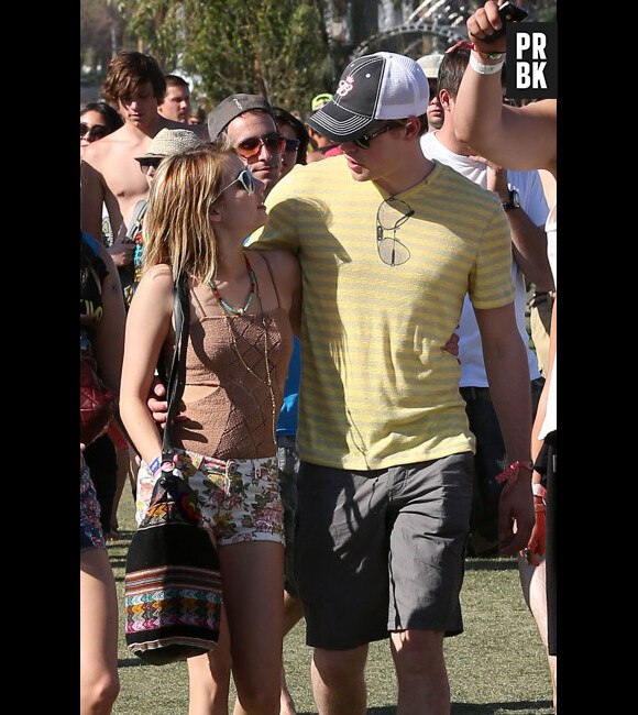 Emma Roberts et Chord Overstreet affichent leur amour à Coachella 2012 !